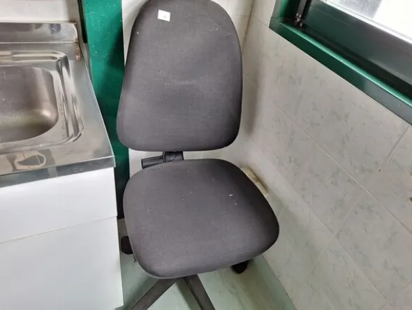 21#8242 Arredi e macchine elettroniche da ufficio.