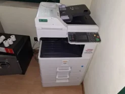 21#8242 Arredi e macchine elettroniche da ufficio.