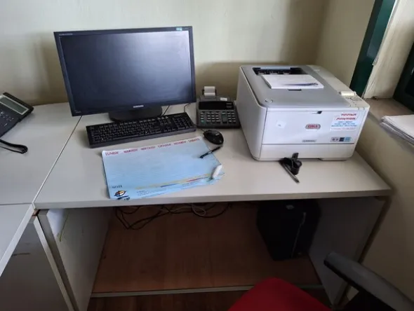21#8242 Arredi e macchine elettroniche da ufficio.