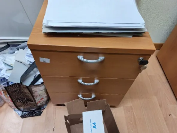 21#8242 Arredi e macchine elettroniche da ufficio.