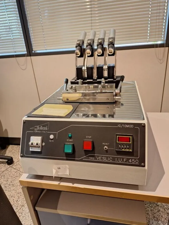 1#8510 Arredi e macchine elettroniche da ufficio