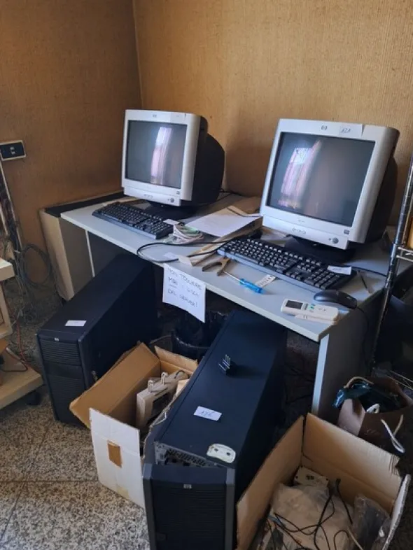 1#8510 Arredi e macchine elettroniche da ufficio