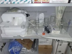 9#8767 Arredi e materiali da laboratorio
