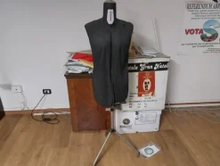 1#8597 Arredi per negozio
