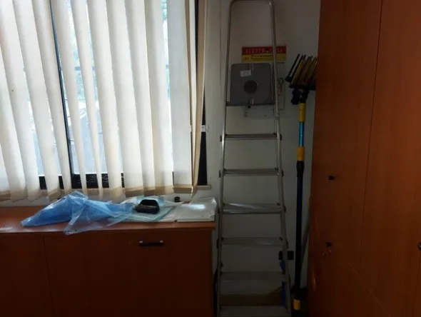 2#8012 Arredi per ufficio e attrezzature informatiche