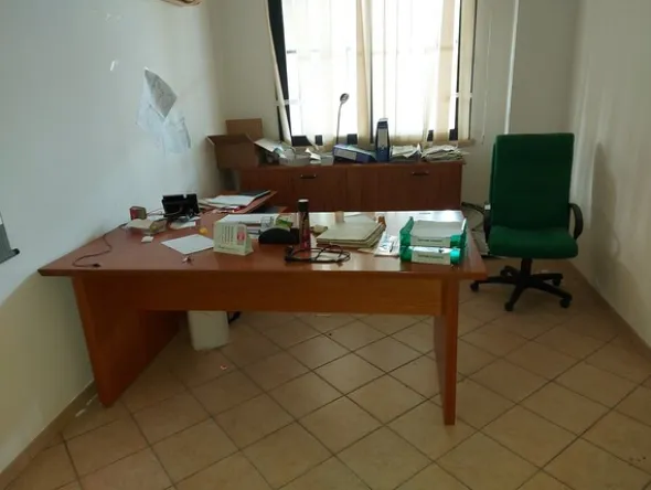 2#8012 Arredi per ufficio e attrezzature informatiche