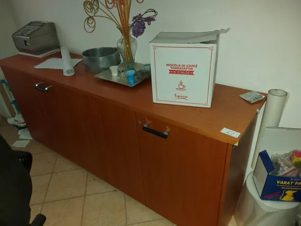 2#8012 Arredi per ufficio e attrezzature informatiche