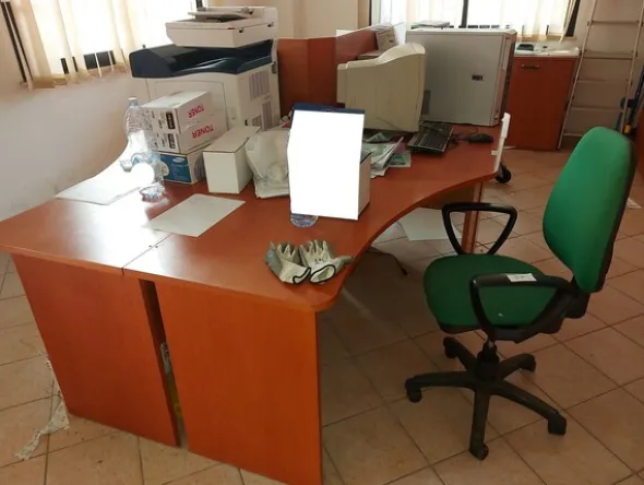 2#8012 Arredi per ufficio e attrezzature informatiche