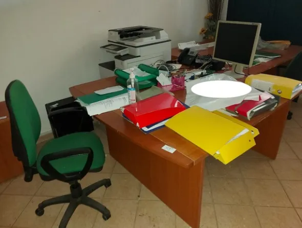 2#8012 Arredi per ufficio e attrezzature informatiche