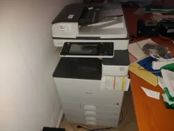 2#8012 Arredi per ufficio e attrezzature informatiche