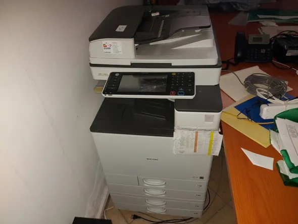 2#8012 Arredi per ufficio e attrezzature informatiche