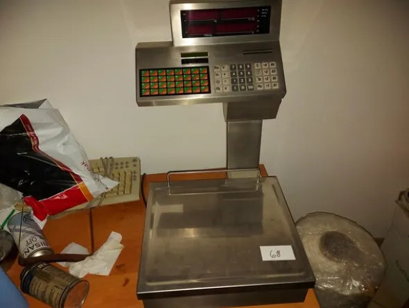 2#8012 Arredi per ufficio e attrezzature informatiche