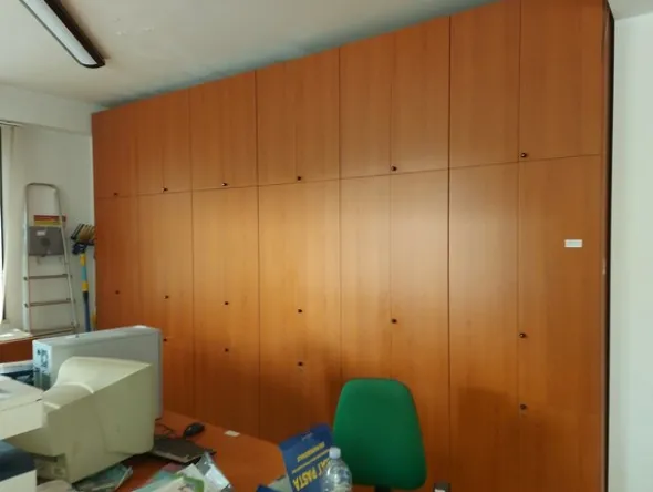 2#8012 Arredi per ufficio e attrezzature informatiche