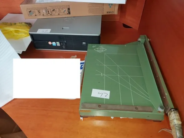 2#8012 Arredi per ufficio e attrezzature informatiche