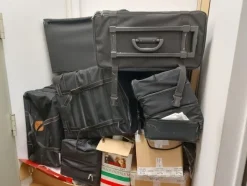 1#8119 Arredi per ufficio e negozio