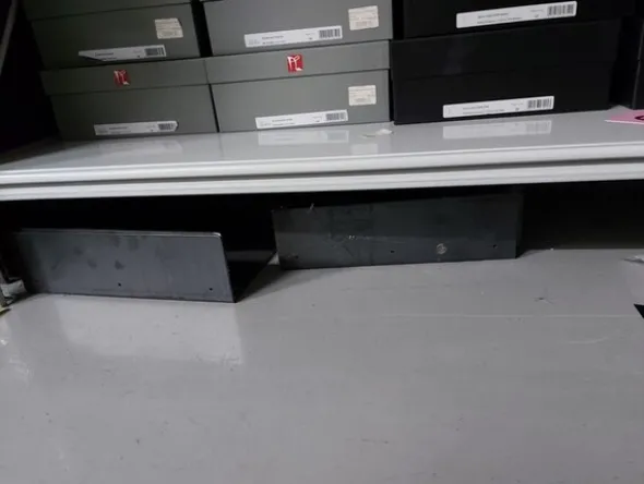 1#8119 Arredi per ufficio e negozio