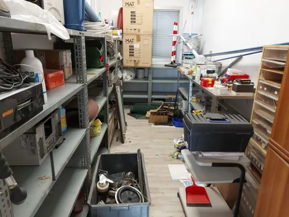 10#8011 Arredi per ufficio e spogliatoi