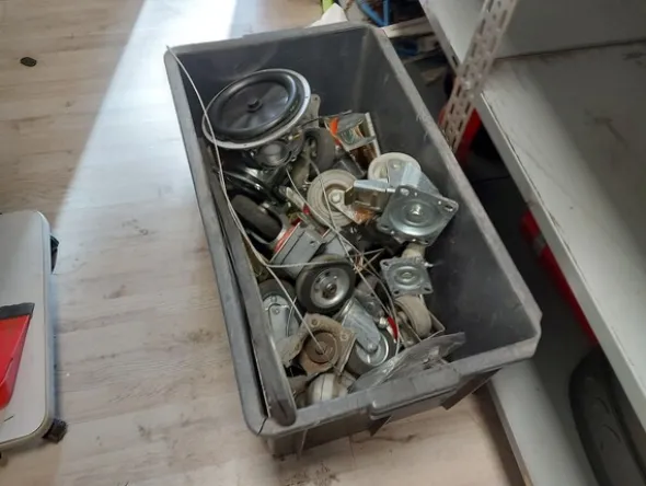 10#8011 Arredi per ufficio e spogliatoi