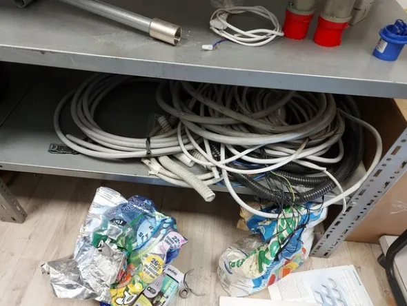 10#8011 Arredi per ufficio e spogliatoi
