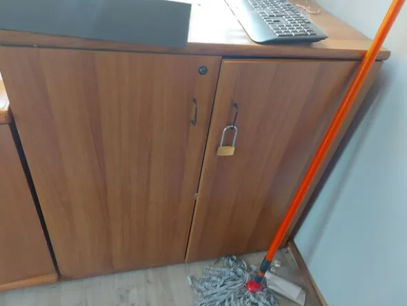 10#8011 Arredi per ufficio e spogliatoi
