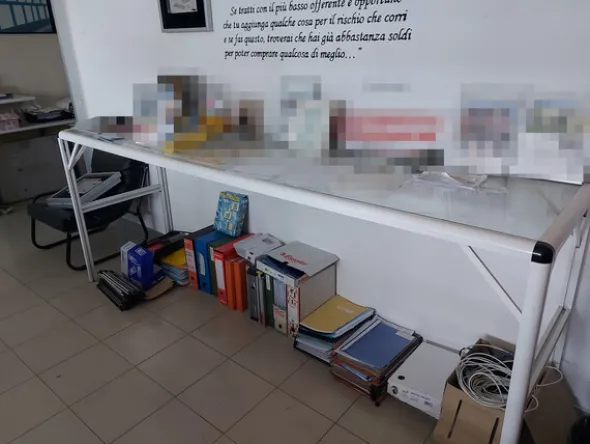 3#7700 Arredi ufficio e infissi