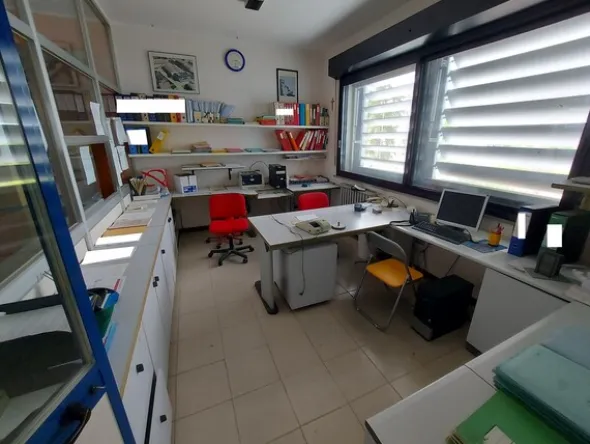 3#7700 Arredi ufficio e infissi