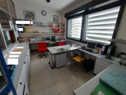 3#7700 Arredi ufficio e infissi
