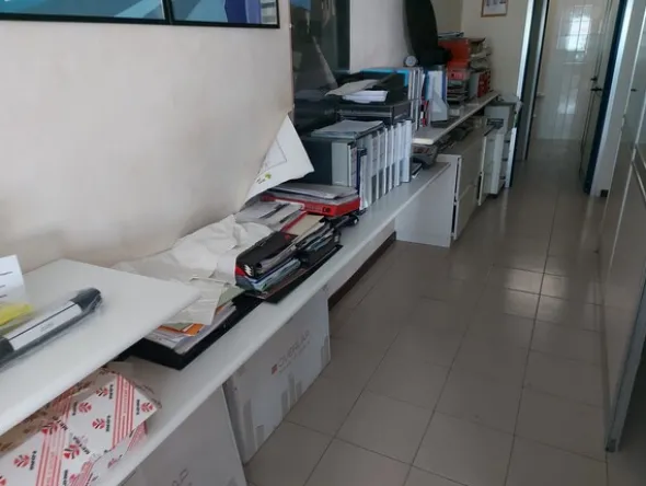 3#7700 Arredi ufficio e infissi