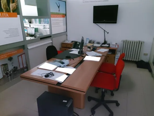 3#7700 Arredi ufficio e infissi