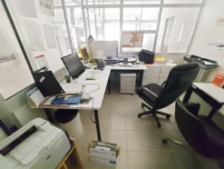 3#7700 Arredi ufficio e infissi