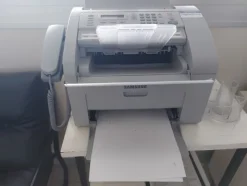 3#7700 Arredi ufficio e infissi