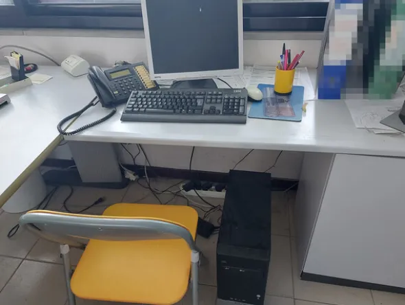 3#7700 Arredi ufficio e infissi