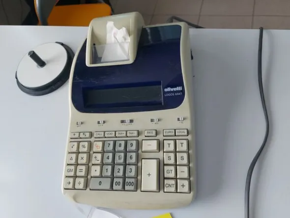 3#7700 Arredi ufficio e infissi