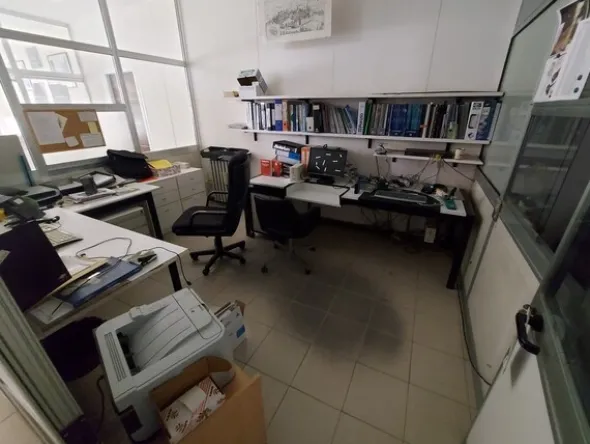 3#7700 Arredi ufficio e infissi