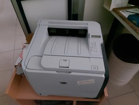 3#7700 Arredi ufficio e infissi