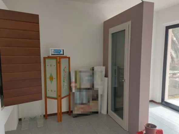 3#7700 Arredi ufficio e infissi