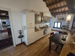 1#10228 Arredo abitazione