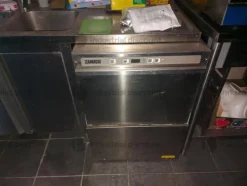1#9424 Arredo bar ed attrezzature elettroniche e arredi