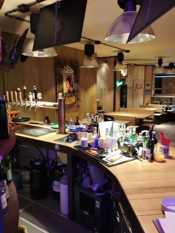 Arredo completo birreria/bar