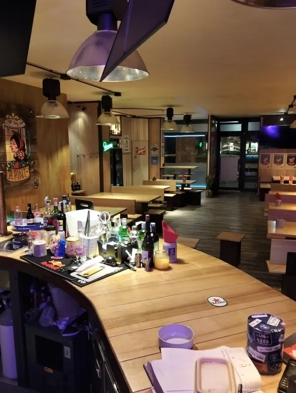 Arredo completo birreria/bar
