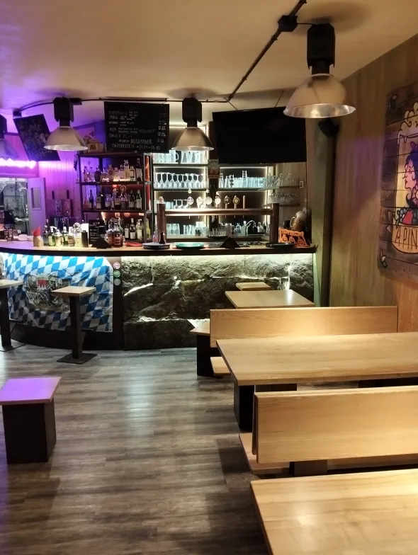 Arredo completo birreria/bar