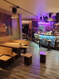 Arredo completo birreria/bar