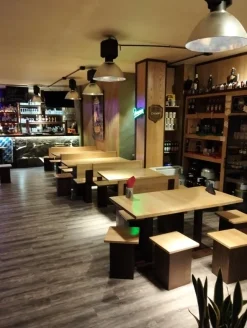 Arredo completo birreria/bar