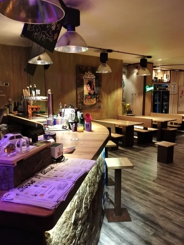Arredo completo birreria/bar