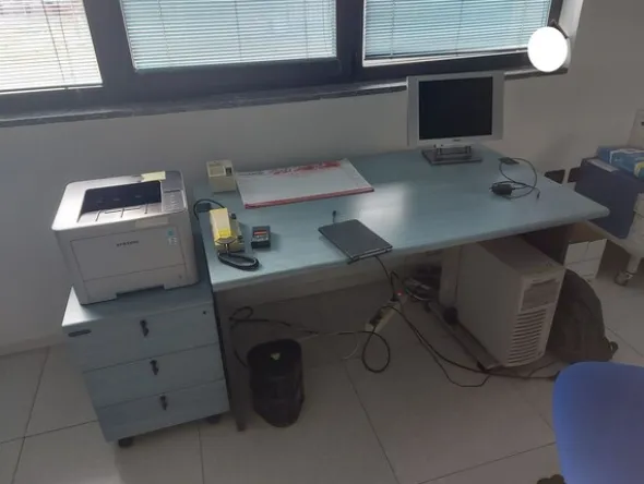 18#8076 Arredo da ufficio ed attrezzature elettroniche
