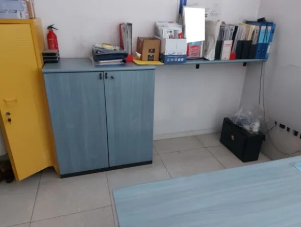 18#8076 Arredo da ufficio ed attrezzature elettroniche