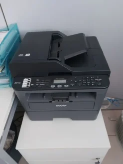 18#8076 Arredo da ufficio ed attrezzature elettroniche