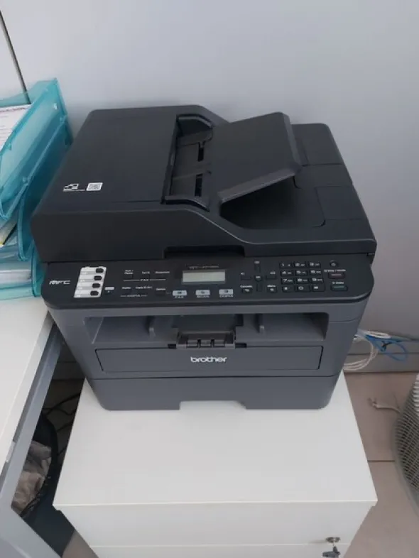 18#8076 Arredo da ufficio ed attrezzature elettroniche