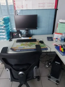 18#8076 Arredo da ufficio ed attrezzature elettroniche