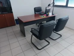 18#8076 Arredo da ufficio ed attrezzature elettroniche